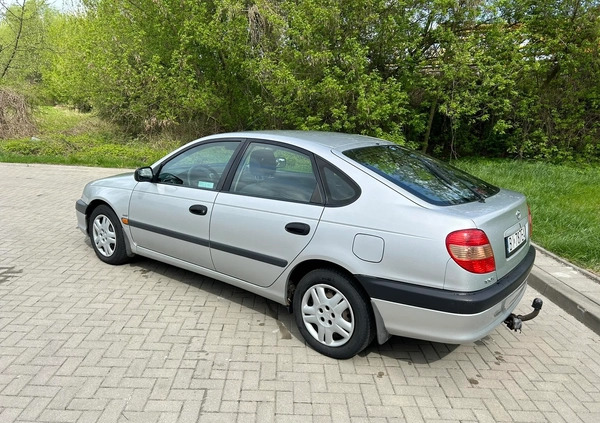 Toyota Avensis cena 5299 przebieg: 314641, rok produkcji 2002 z Białystok małe 326